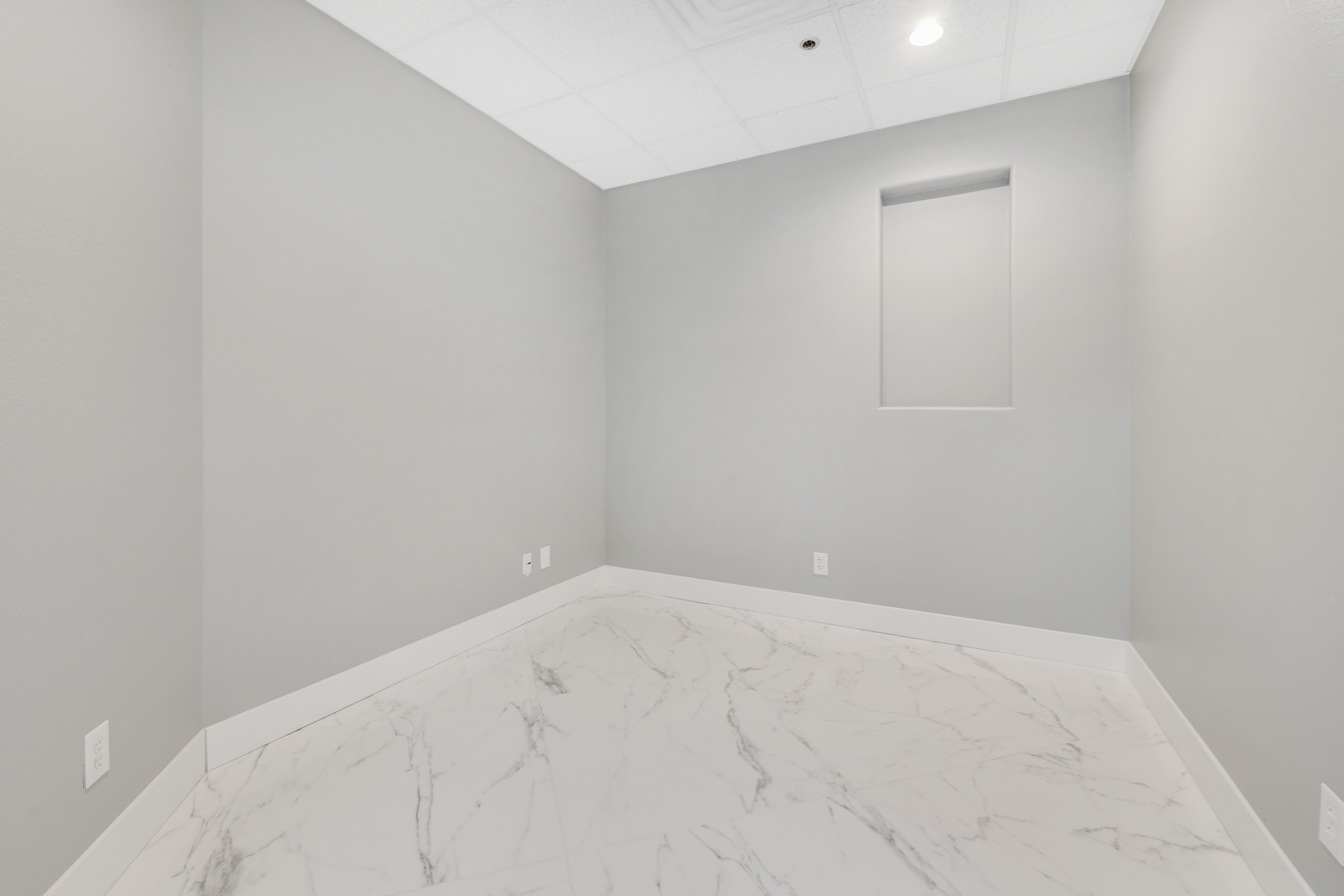 Renovated Medical/Office Owner-User Opportunity photo 9